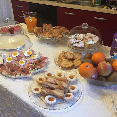B&B Villa Lina Desenzano del Garda Luaran gambar