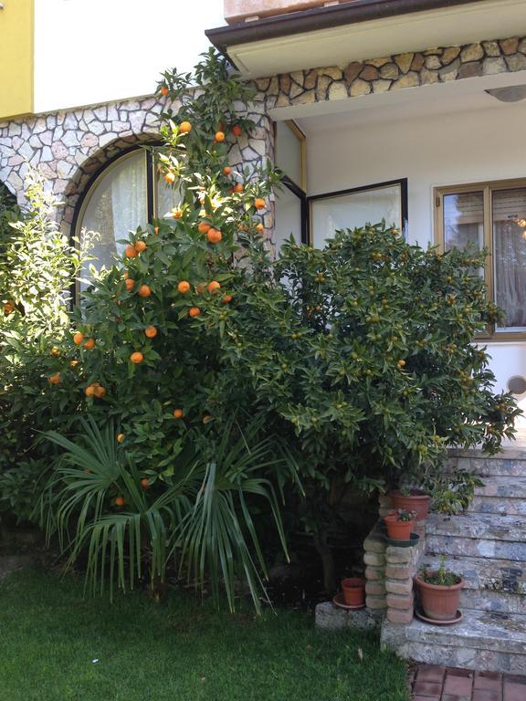 B&B Villa Lina Desenzano del Garda Luaran gambar