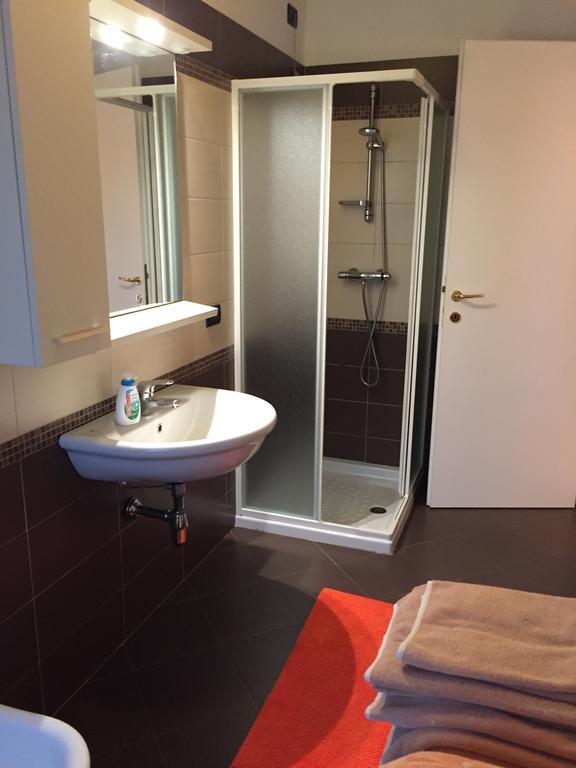 B&B Villa Lina Desenzano del Garda Luaran gambar